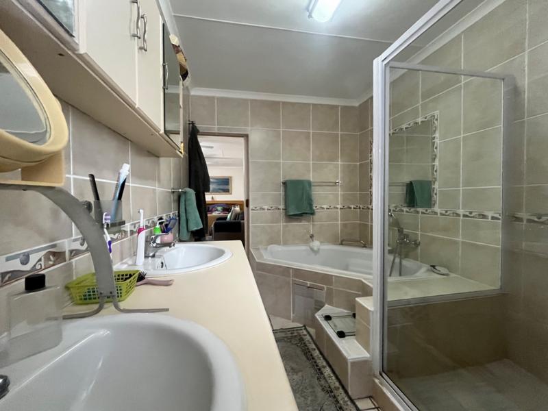 4 Bedroom Property for Sale in Fraaiuitsig Western Cape